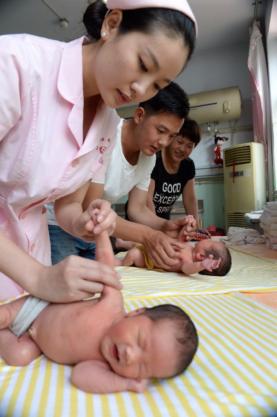 邢台市妇幼保健院 温喜芹 父亲节学育婴1.JPG